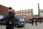 RANSAGNING. Politiet finder narko, våben og muligt tyvegods ved ransagning af rockeradresser. Arkivfoto fra ransagning af Hells Angels klubhus i Københavns Nordvestkvarter. 