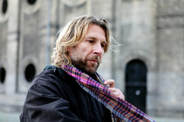 ugleset. Ifølge Ekstra Bladets kilder kunne flere topfolk i Zentropa ikke acceptere Peter Aalbæk Jensens ansættelse af Jon Stephensen og har  tvunget Zentropa-grundlæggeren til at annullere ansættelsen af den tidligere direktør på Gasværket. 