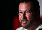 Forvirring. Lars von Trier har ansat Jon Stephensen til at promovere 'Melancholia'. Stephensen blev ledig på jobmarkedet, da Zentropa fyrede ham fra stillingen som 'omverdenschef' efter ni timers ansættelse. 