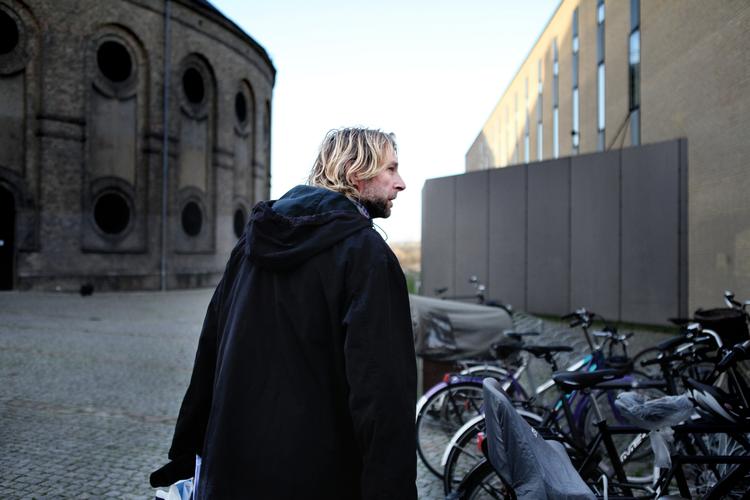 Ansat. Eller fyret? Mens Ekstrabladet citerer anonyme kilder tæt på Zentropa for, at at Jon Stephensen er blevet fyret - ja, så siger Zentropas Administrationschef, at han stadig er ansat. 