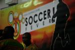 KICK-OFF. Selvom et af deltagerholdene er blevet beskudt med maskingevær bliver de afrikanske mesterskaber i fodbold afviklet. 