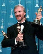 Hitmager. James Cameron skovlede statuetter ind ved Oscar-festen i 1998 for 'Titanic'. I år kan han meget vel komme i samme rolle takket være storfilmen 'Avatar'. Arkivfoto. 