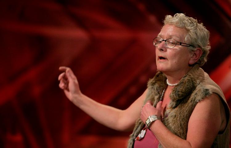 Vraget. »Hej Malthe, pludselig var du dér. Silkeblød - og med bare tæer«. 57-årige Grethe prøvede lykken med en rapsang om barnebarnet Malthe. Men dommerne mente ikke, kvaliteten var høj nok til at sende Grethe videre i konkurrencen. 