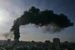 FEJLSKUD. Da Israel bombede en FN-bygning i Gaza kunne man se røgen over hele Gaza By. Israel hævder, at angrebet var en fejl, men vil alligevel betale erstatning. 