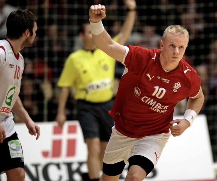 Playmaker. 27-årige Henrik Knudsen spillede en god lkamp mod Norge og stod selv for fem af de 33 danske scoringer. 
