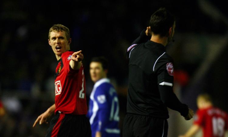 2xgult. Darren Fletcher fik ikke lov til at fuldføre kampen mod Birmingham. 