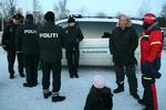 Is. Nordsjællands Politi var i dag mødt op ved Arresø, hvor et stort antal mennesker var gået ud på den tilfrosne Arresø, selv om det ikke er tilladt. Også vejrværten Peter Tanev var ude ved Arresø. 