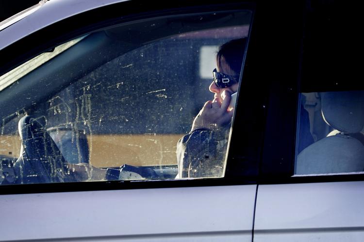 Rekordstigning. Antallet af bøder for at bruge mobilen i bilen er steget med 8.000 på et år. 