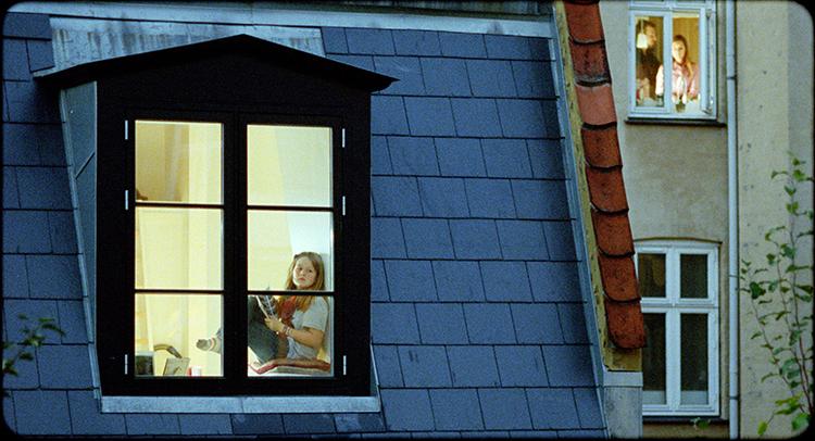 I Hitchcocks 'Rear Window' var de fremmede bag byens vinduer anledning til frygt. I dag er parallelle liv blevet positive billeder på byens muligheder. Foto fra filmen 