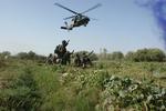 evakuering. Arkivfoto fra evakueringen af en såret dansk soldat i Helmand. Soldaten døde, men generelt er billedet, at langt flere soldater end tidligere overlever, fordi de får hurtig og effektiv hjælp. 