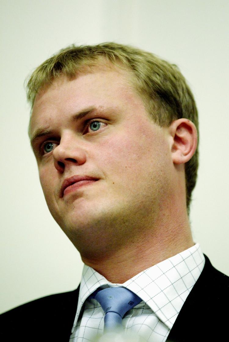 efterløn. Venstres politiske ordfører, Peter Christensen, afviser at røre ved aftalen om efterlønnen. 