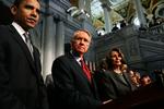 Kontrovers. Demokraten Harry Reid (i midten) får kritik fra republikanerne efter en kommentar om Obamas hudfarve. 
