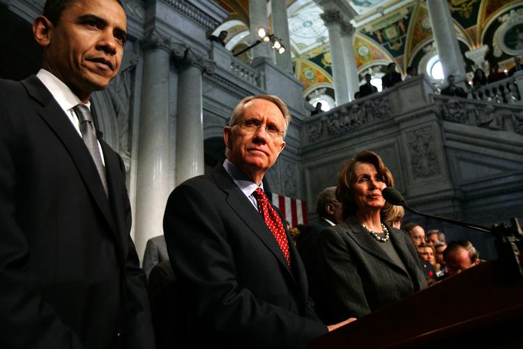 Kontrovers. Demokraten Harry Reid (i midten) får kritik fra republikanerne efter en kommentar om Obamas hudfarve. 