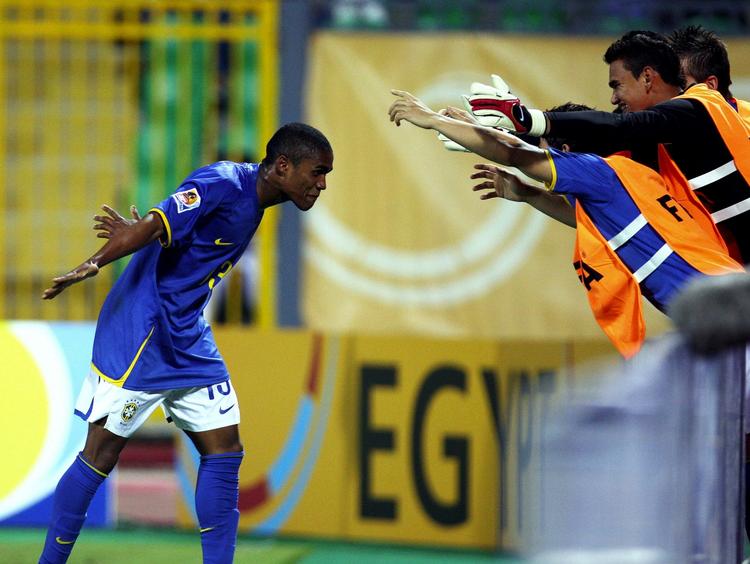 Transfer. Douglas Costa bliver Donetsk-klubbens niende brasilianer. 