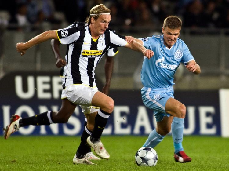 uheldig. Christian Poulsen måtte humpe fra banen, da Juventus tabte til Milan i weekenden. Arkivfoto. 
