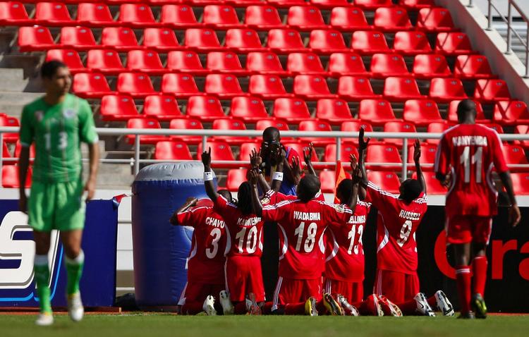2-0. Efter Elvis Katofekas hovedstødsmål fejrede Malawis spillere 2-0-føringen i fælles glæde på sidelinjen. 