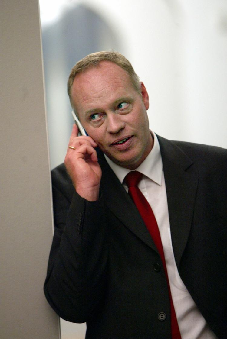 Rygter. En af de politiske kommentatorer, der tror på en nært forestående rokade fra Løkkes side, er Anders Fogh Rasmussens tidligere spindoktor, Michael Kristiansen. 