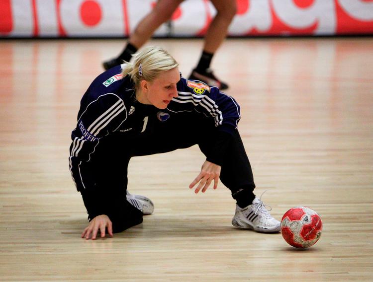 juristen. Der er bekymring over elitespillernes eventuelle job eller studie ved siden af håndboldspillet, men f.eks. FCK-målvogter Christina Pedersen er langt i jurastudiet samtidig med, at hun har gjort det rigtig godt for sit hold og landsholdet. Arkivfoto: Thorkild Amdi/ Polfoto 