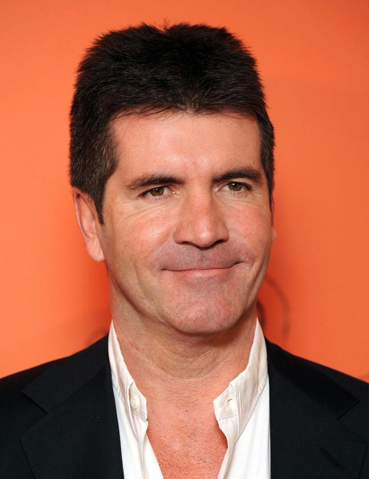 stjernedommer. Simon Cowell har været en forhadt og elsker 'American Idol'-dommer gennem otte sæsoner. Efter den niende sæson, der indledes tirsdag, siger Cowell stop. 