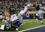 wildcard. Dallas Cowboys lever stadig videre i slutspillet om at nå den eftertragtede Super Bowl-finale. Dallas Cowboys Miles Austin kommer her igennem til touchdown mod Philadelphia Eagles i kampen om et wildcard til slutspillet. Arkivfoto. 