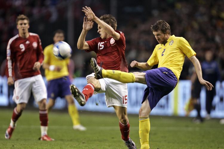 svin. Sveriges og Brøndbys forsvarsspiller Mikael Nilsson efterlyser en kontant leder på banen, hvis Brøndby skal rette sig op. Arkivfoto. 