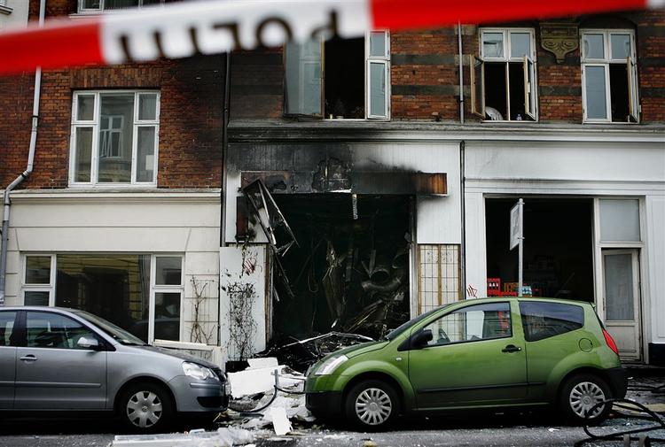 Udbrændt. Branden var voldsom i solariet på Nøjsomhedsvej i februar 2008. Hele facaden blæste ud, og der skete skader på bygningen for cirka 4 millioner kroner. (Arkivfoto) 