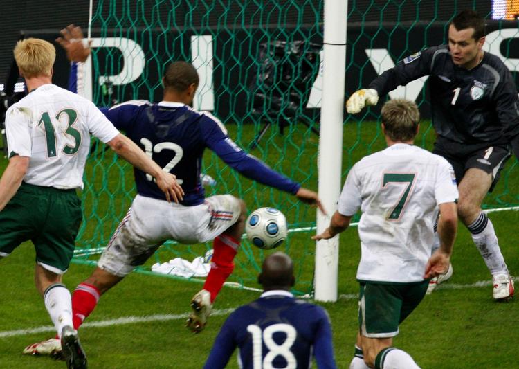 Håndbold. Thierry Henry havde i bogstaveligste forstand en hånd med i spillet, da Frankrig røg til VM, men Fifa kan ikke straffe ham. 