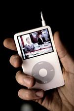 iPhonesjov. Masser af små programmer - også kaldet app's - bliver hentet ned til danske iPods og iPhones. I december downloadede danskerne i snit 70.000 app's om dagen. 