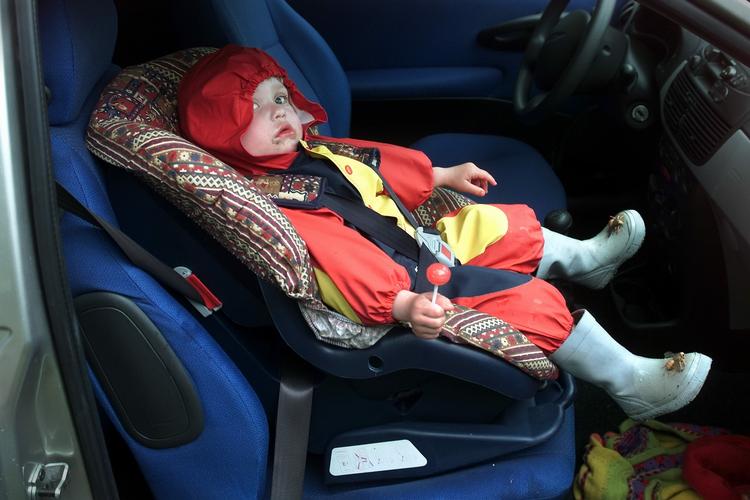 For stole til børn på op til tre år er der kun to, der kan anbefales af Auto Motor und Sport: Cybex Solution X-fix og Kiddy Discovery. Mærket på stolen på billedet er ikke oplyst. Arkiv 