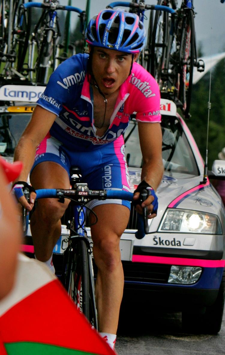 Usikkerhed. Masser af pedaltramp er ikke nok til at sikre Daminao Cunego og resten af Lampre-mandskabet en ProTour-licens. Papirarbejdet skal også være i orden. Arkivfoto. 