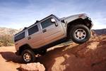 En Hummer H2 klarer uden problemer hård terrænkørsel. Det benzinslugende mærke ser nu til at få kinesisk ejer. Foto: Hummer 
