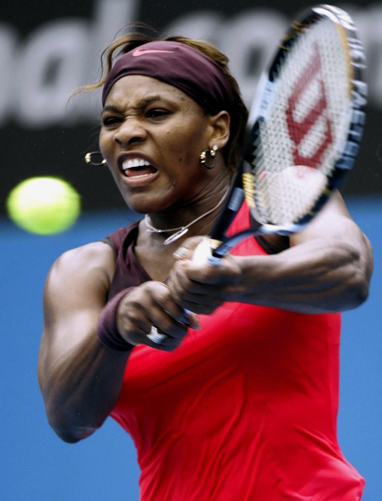 Kraft. Serena Williams spiller semifinale mod russeren Jelena Dementieva, der er nummer fem på verdensranglisten. 
