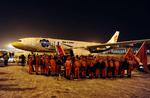 Redningfolk. Kinesiske redningsarbejdere på vej til afgang fra Beijing med retning mod Haiti. 