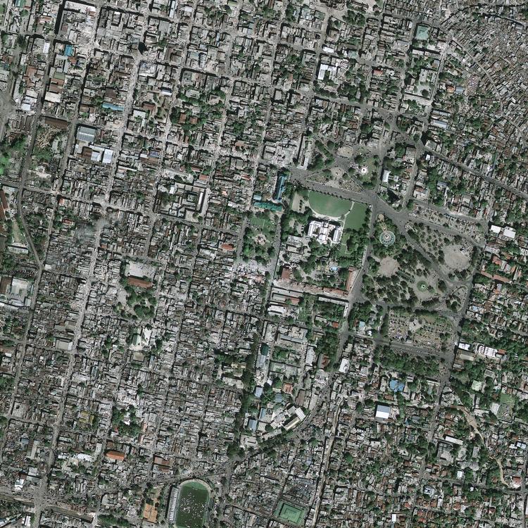 Jordskælvsbyen. Haitis ødelagte hovedstad Port-au-Prince set fra satellit. Copyright@2009GeoEye 