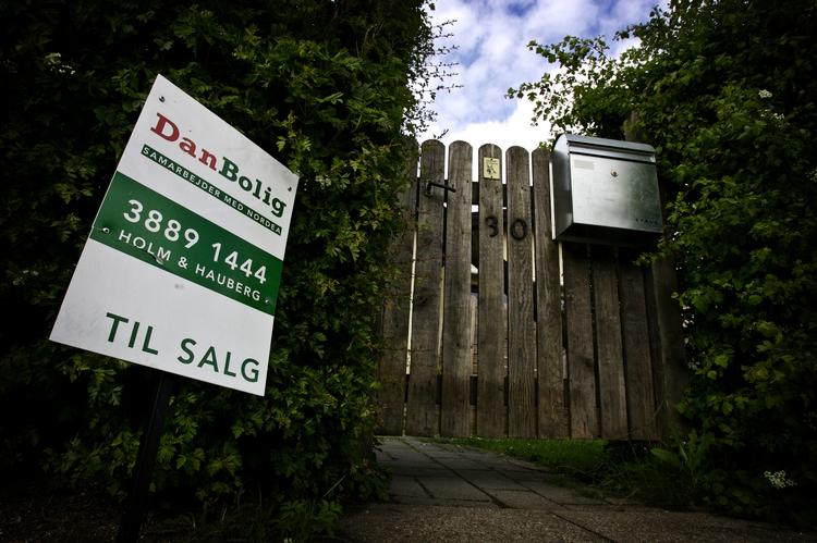 BOLIGKØB. Det er stadig svært for enlige at købe et hus på Frederiksberg, men i andre dele af landet, er det blevet meget lettere. 