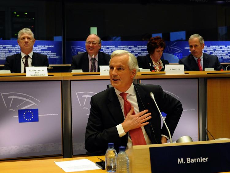 Selvsikker. Den franske kommissærkandidat Michel Barnier klarede parlamentets spørgsmål med glans og blev klappet ud efter høringen i går. 