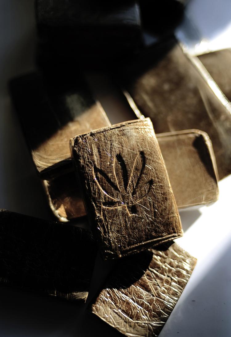 Lovligt? Et flertal i den københavnske borgergrepræsentation vil forsøge at legalisere hashhandelen for en trårig periode. På billedet ses store klumper af hash, der er blevet beslaglagt af politiet. (arkivfoto) 