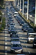 Undersøgelse. At overholde hastighedsgrænserne er ikke nok til at undgå trafikulykker. Afstand til forankørende er også vigtig, viser analyse. Arkivfoto. 