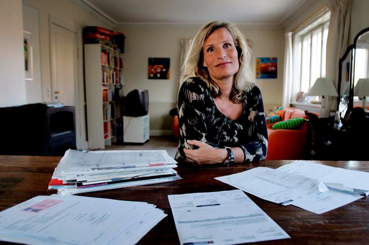 NUMMERROD. Der bliver ved med at komme regninger og rykkere til Liselotte lyngsø, som ikke har nogen anelse om, hvordan identitetstyve har fået fat i hendes cpr-nummer. Foto: Finn Frandsen 