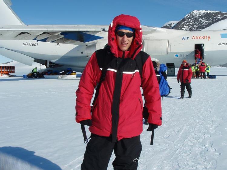 Eventyr. Peter Jensen og de øvrige deltagere i Antarctic Ice Marathon ankommer til Antarktis. 