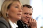 Regeringsseminar. Mens Lene Espersen (K) gerne vil tale om langsigtede løsninger for Danmarks økonomi, vil Lars Løkke Rasmussen (V) udelukkende tale om genopretning på kort sigt. 