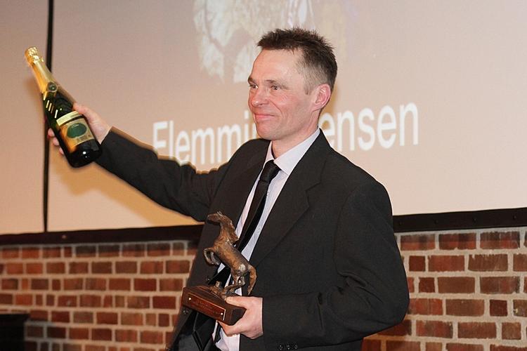 hæder. Flemming Jensen blev på Hotel Nyborg Strand kåret som 'årets travtræner 2009'. 