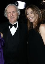 'Avatar'-instruktøren James Cameron i selskab med ekskonen Kathryn Bigelow under prisfesten i Los Angeles i aftes. 