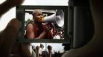 Modige videoreportere får illegalt sendt film ud af landet, så Anders Østergaard kan samle filmen 'Burma VJ'  fra det lukkede land. Foto fra filmen 