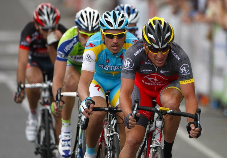 karriere-fald. Spanske Oscar Pereiro har oplevet en hurtig nedtur fra cykel-tinderne de seneste par år. Her ses han i anden position efter Lance Armstrong. Arkivfoto. 