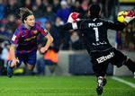 Målløs. Selv om Zlatan Ibrahimovic her er flyvende mod Sevilla, fik svenskeren ikke scoret i Barcelonas 4-0-sejr. 