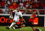 Videre. Angola - her repræsenteret ved Dias Caires til højre - er videre i Africa Cup of nations. 