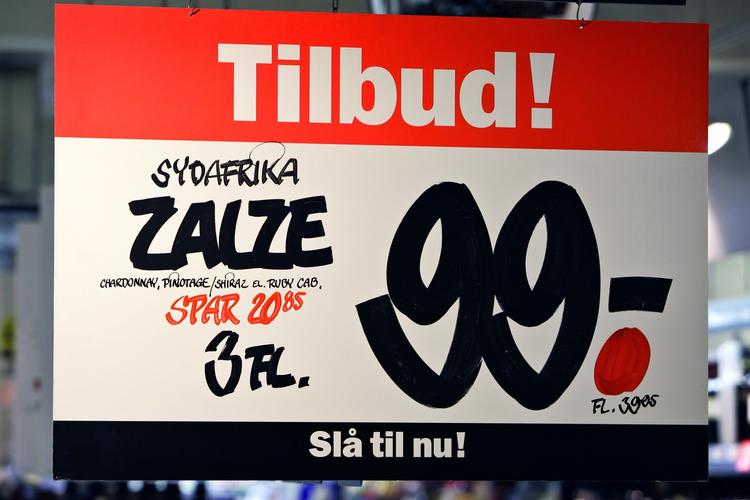 TILBUDSJAGT. Brug din kritiske sans, når du bliver mødt af tilbuds- og udsalgsskilte. 