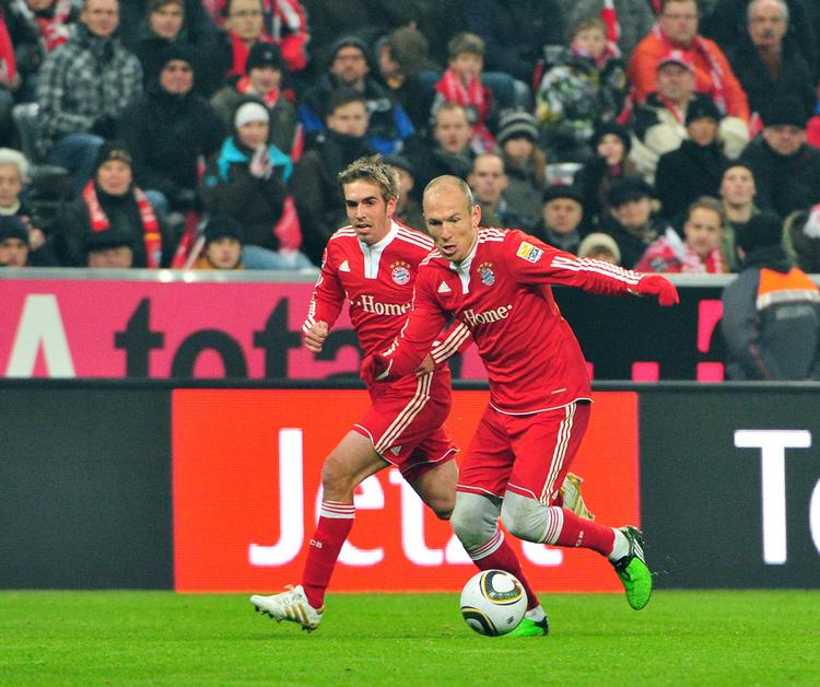 Kamphaner. Til kamp har Arjen Robben og Philip Lahm det fint nok. Men i går sprang kæden af til træningen. Arkivfoto. 