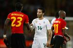 Færdig arbejde. Spillerne fra Angola og Algeriet var godt tilfredse med 0-0 i går. Nu er begge mandskaber i kvartfinalerne ved African Nations Cup. Arkivfoto. 